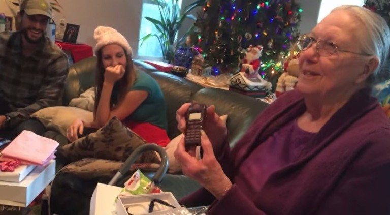 Η τρομερή γιαγιά και το iPhone