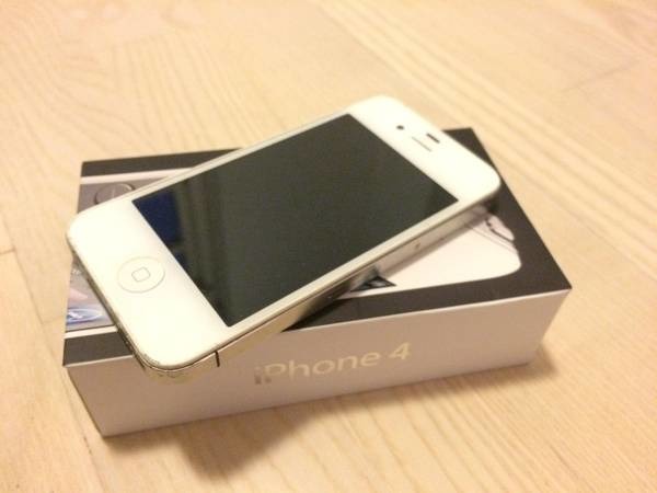 19322-19560-iphone-4-der-gik-i-stykker-for-david-lysgaard-l