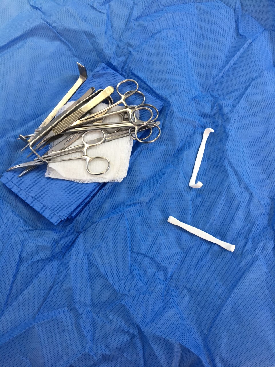 Συμβατικά χειρουργικά εργαλεία 
