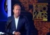 Facebook, YouTube, Spotify και Apple κήρυξαν τον πόλεμο στο Infowars – Newsbeast