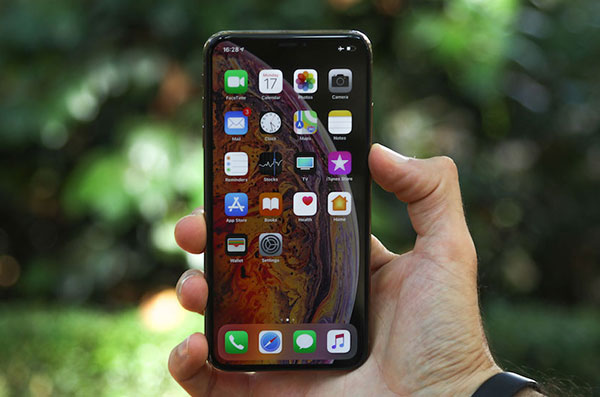 ellada-iphone-xs-rekor-pwlisewn.jpg