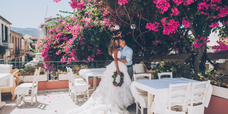 zeugari-sti-santorini-meta-to-gamo.jpg
