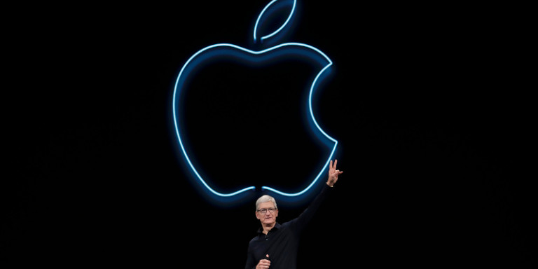 tim-cook-apple-mavro-fonto.jpg