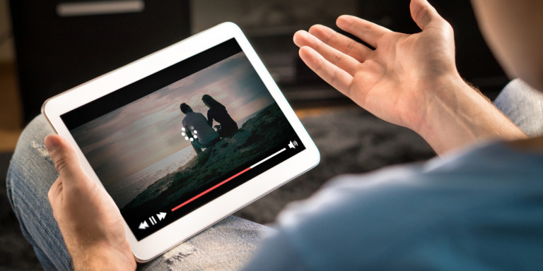 internet-tablet-video-kollaei.jpg
