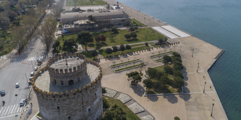 apo-psila-lefkos-pyrgos-paralia.jpg