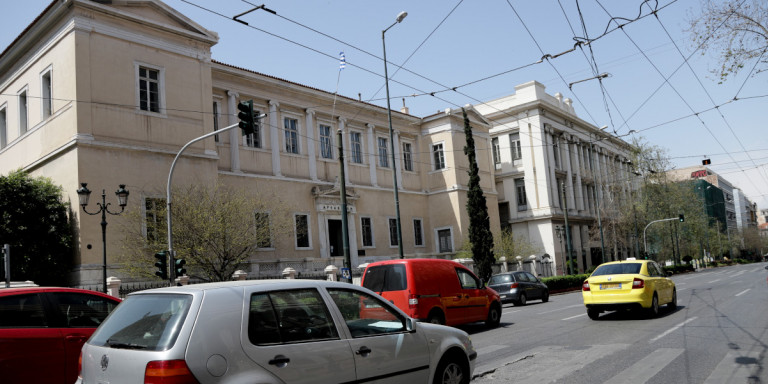 aytokinita-sto-dromo.jpg
