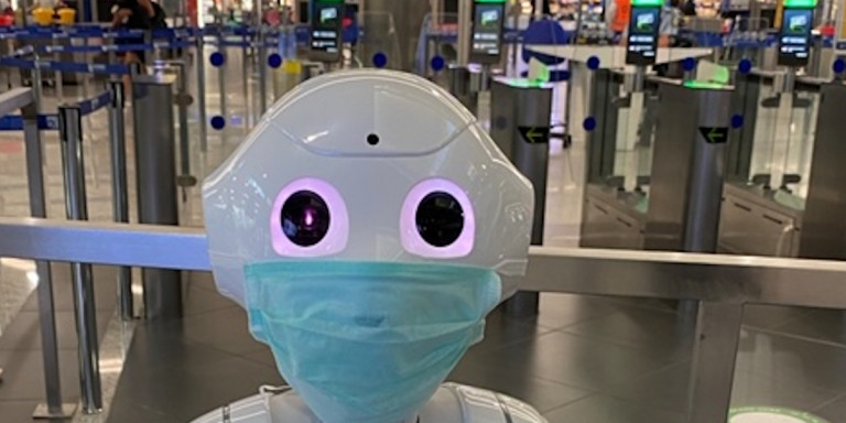 robot-me-maska.jpg