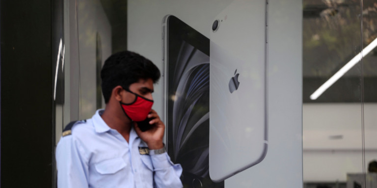 Apple-iPhone-user.jpg