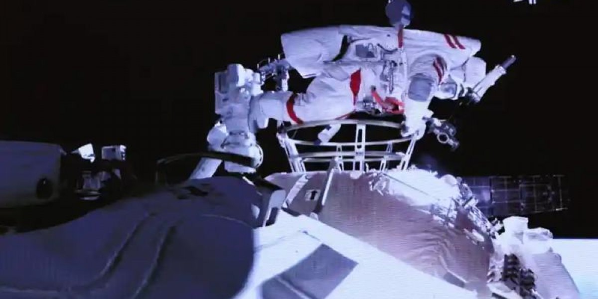 china-spacewalk.jpg