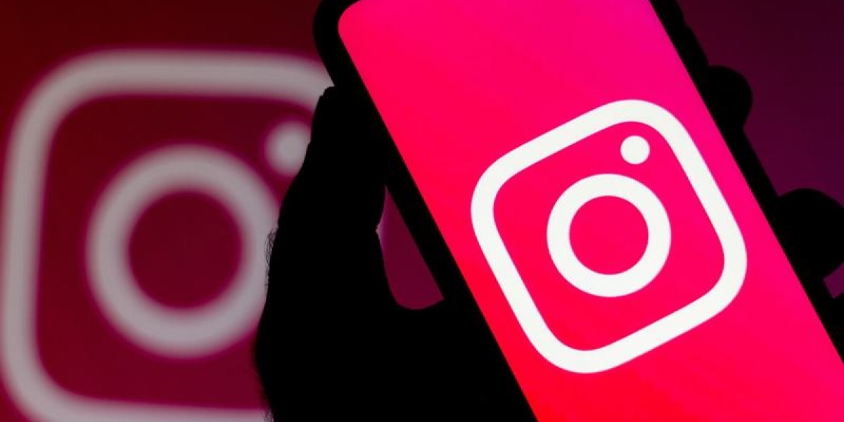 fake-instagram-accounts-greece.jpg