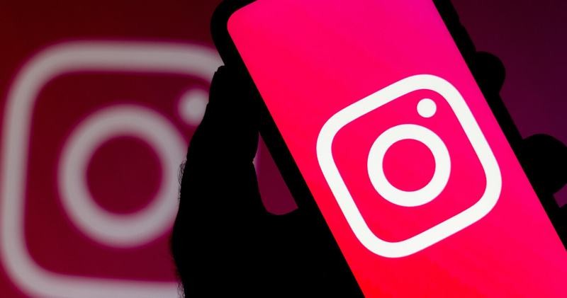 fake-instagram-accounts-greece.jpg