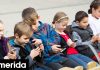 Ποια είναι η σωστή ηλικία για να πάρει ένα παιδί κινητό τηλέφωνο;