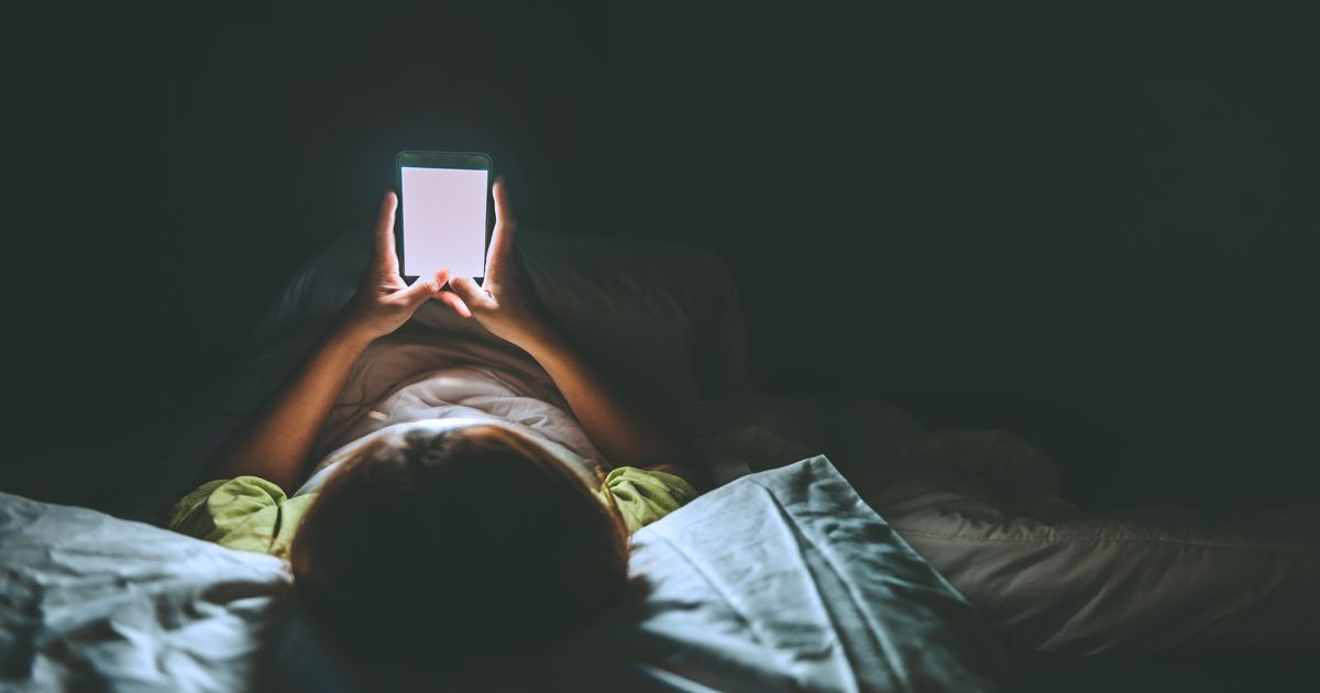 smartphone-light-at-night.jpg