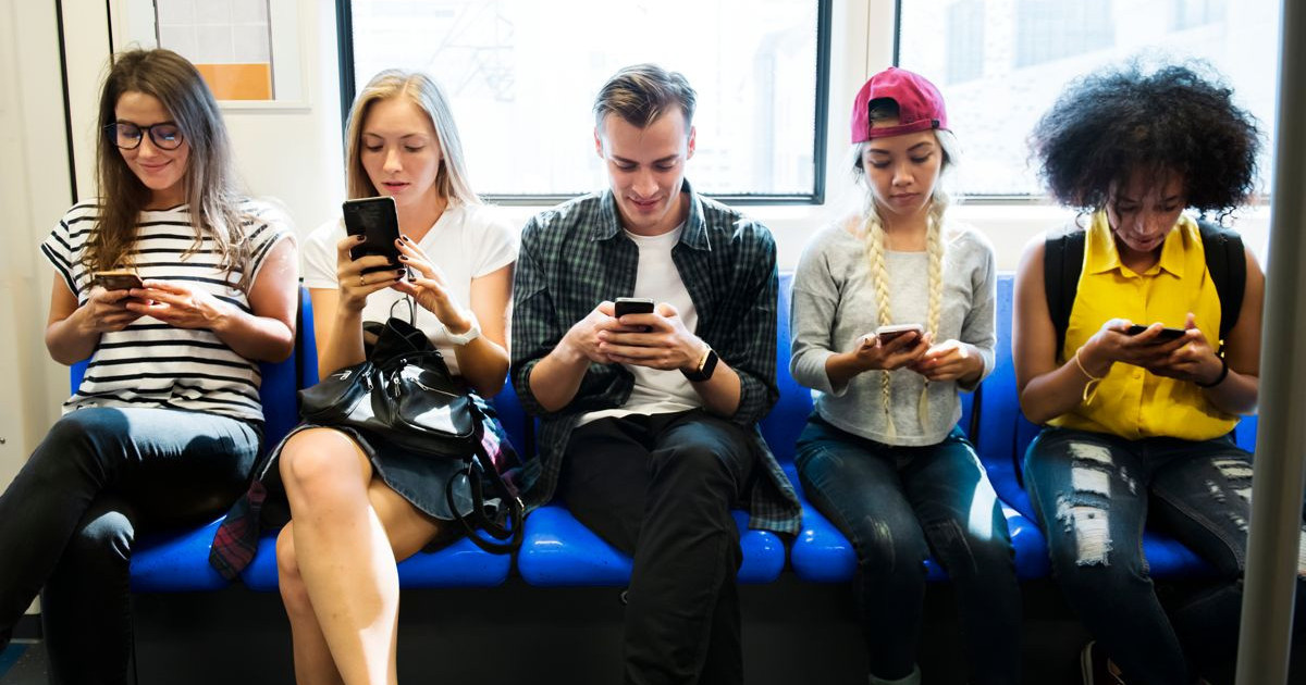 new-york-teens-smartphones.jpg