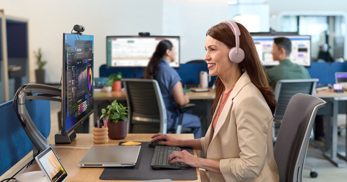 logitech-zone-wireless-2-es-for-business-life-rose-anc.jpg