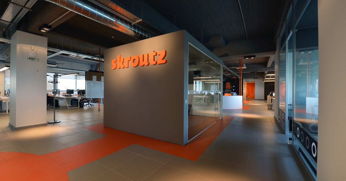 skroutz-blackstone.jpg
