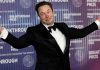Ο Elon Musk είναι πλέον ο πρώτος τρισεκατομμυριούχος στην ιστορία