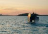 Το ηλεκτρικό πλοίο που «πετάει» πάνω από το νερό – Πώς λειτουργεί η νέα τεχνολογία